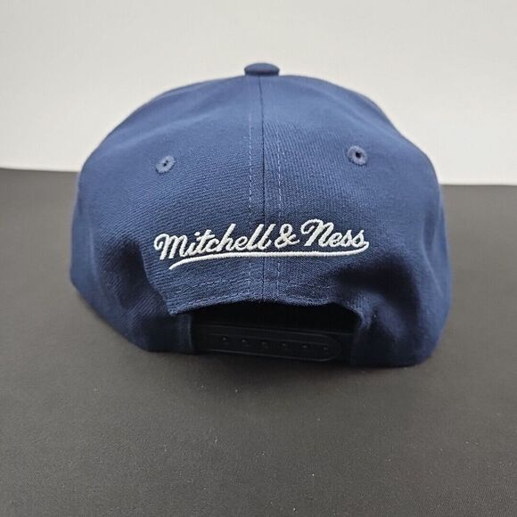 Mitchell & Ness Dallas Mavericks Core Basic Navy Light Blue Adjustable Snapback - Picture 4 of 5